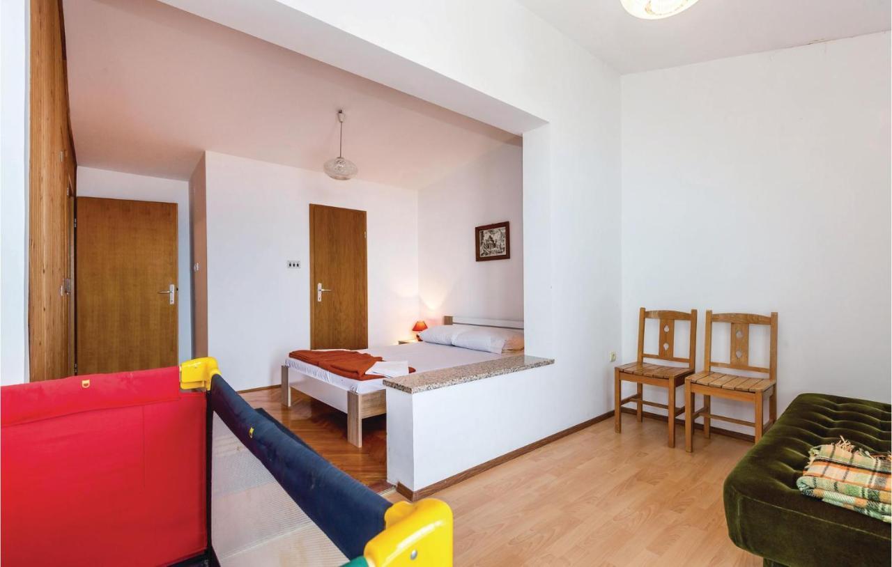 Cozy Apartment In Novi Vinodolski With Kitchen Esterno foto