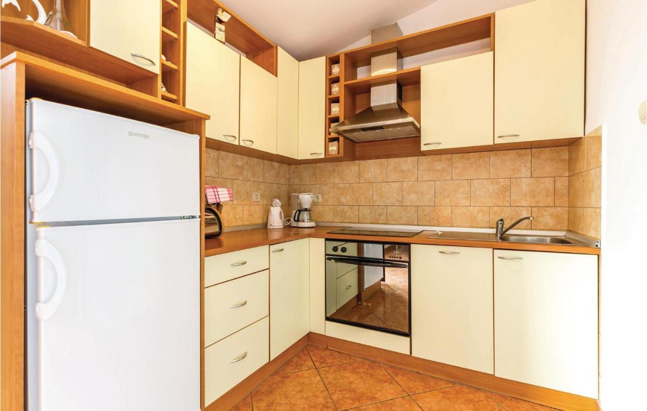 Cozy Apartment In Novi Vinodolski With Kitchen Esterno foto