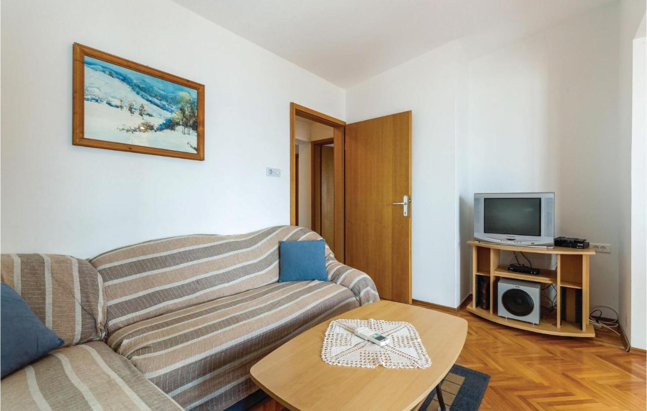 Cozy Apartment In Novi Vinodolski With Kitchen Esterno foto