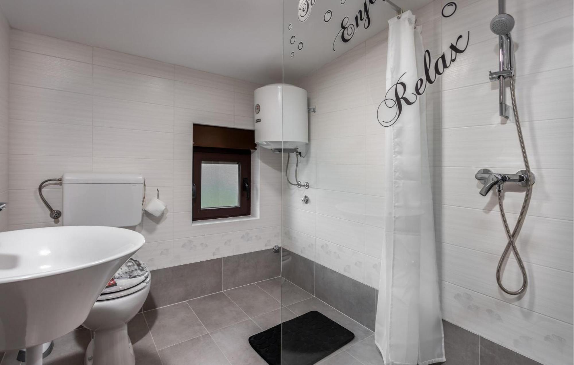 Cozy Apartment In Novi Vinodolski With Kitchen Esterno foto