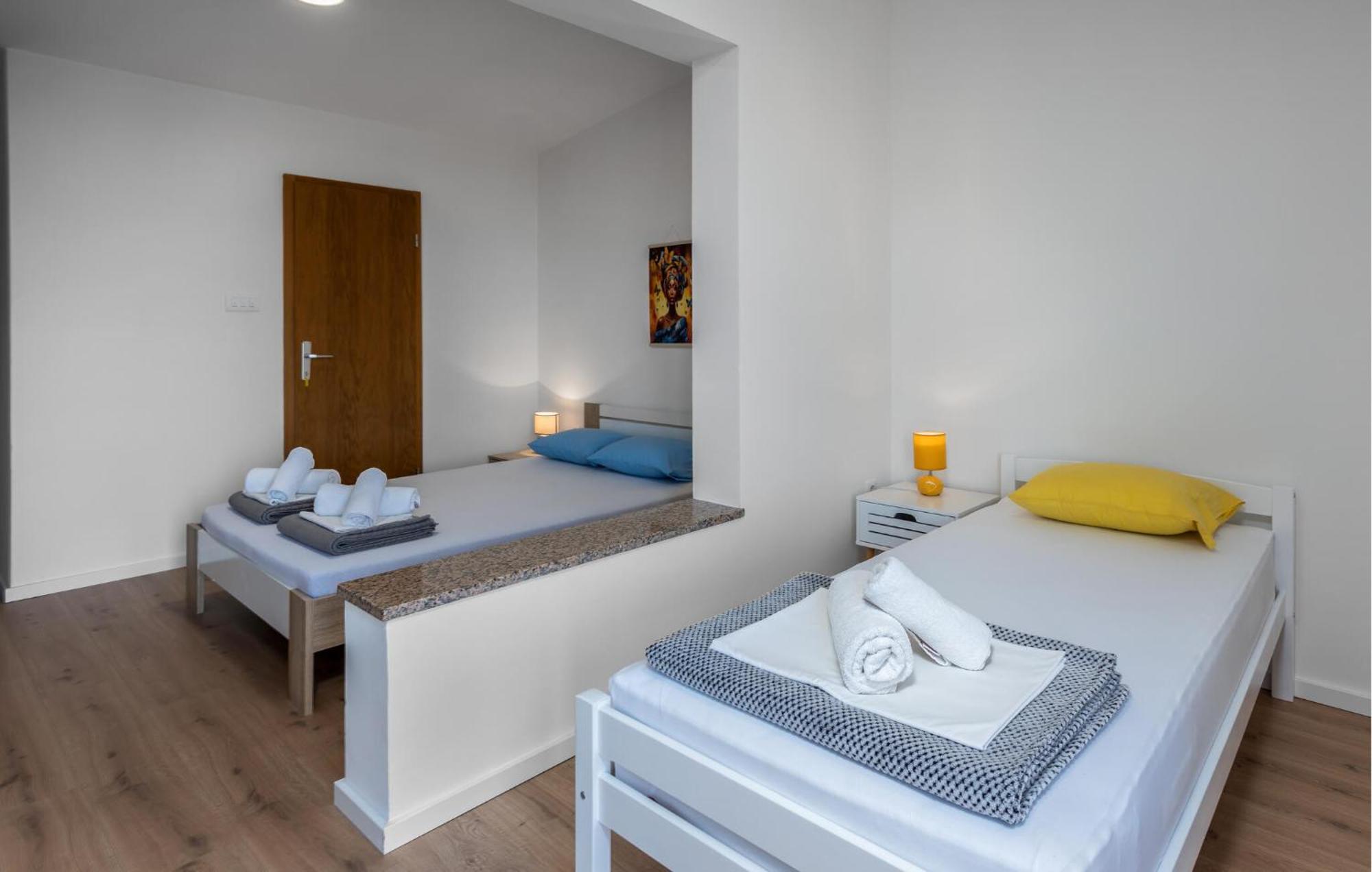 Cozy Apartment In Novi Vinodolski With Kitchen Esterno foto