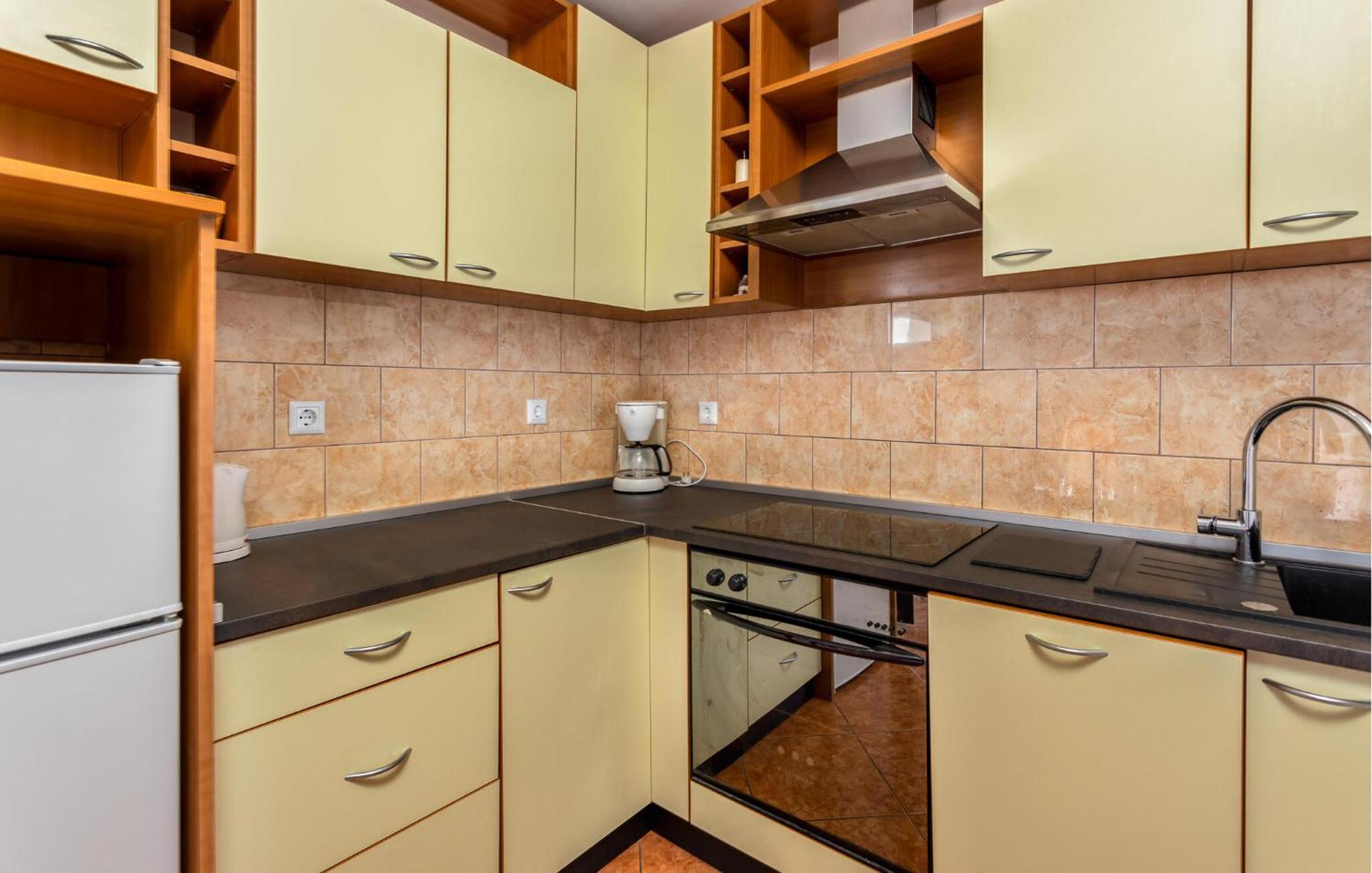Cozy Apartment In Novi Vinodolski With Kitchen Esterno foto