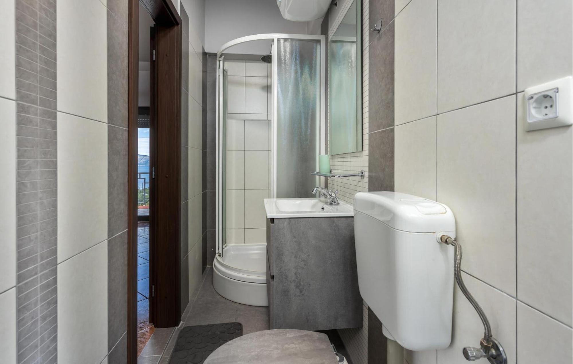 Cozy Apartment In Novi Vinodolski With Kitchen Esterno foto