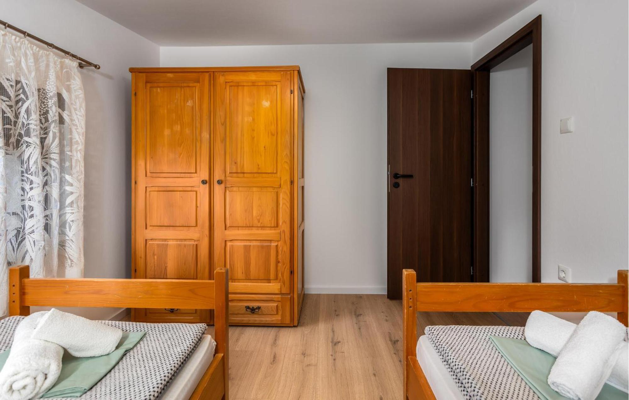 Cozy Apartment In Novi Vinodolski With Kitchen Esterno foto