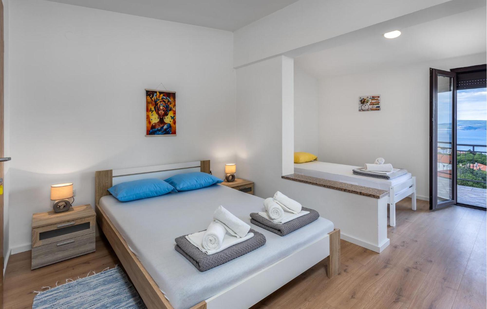 Cozy Apartment In Novi Vinodolski With Kitchen Esterno foto