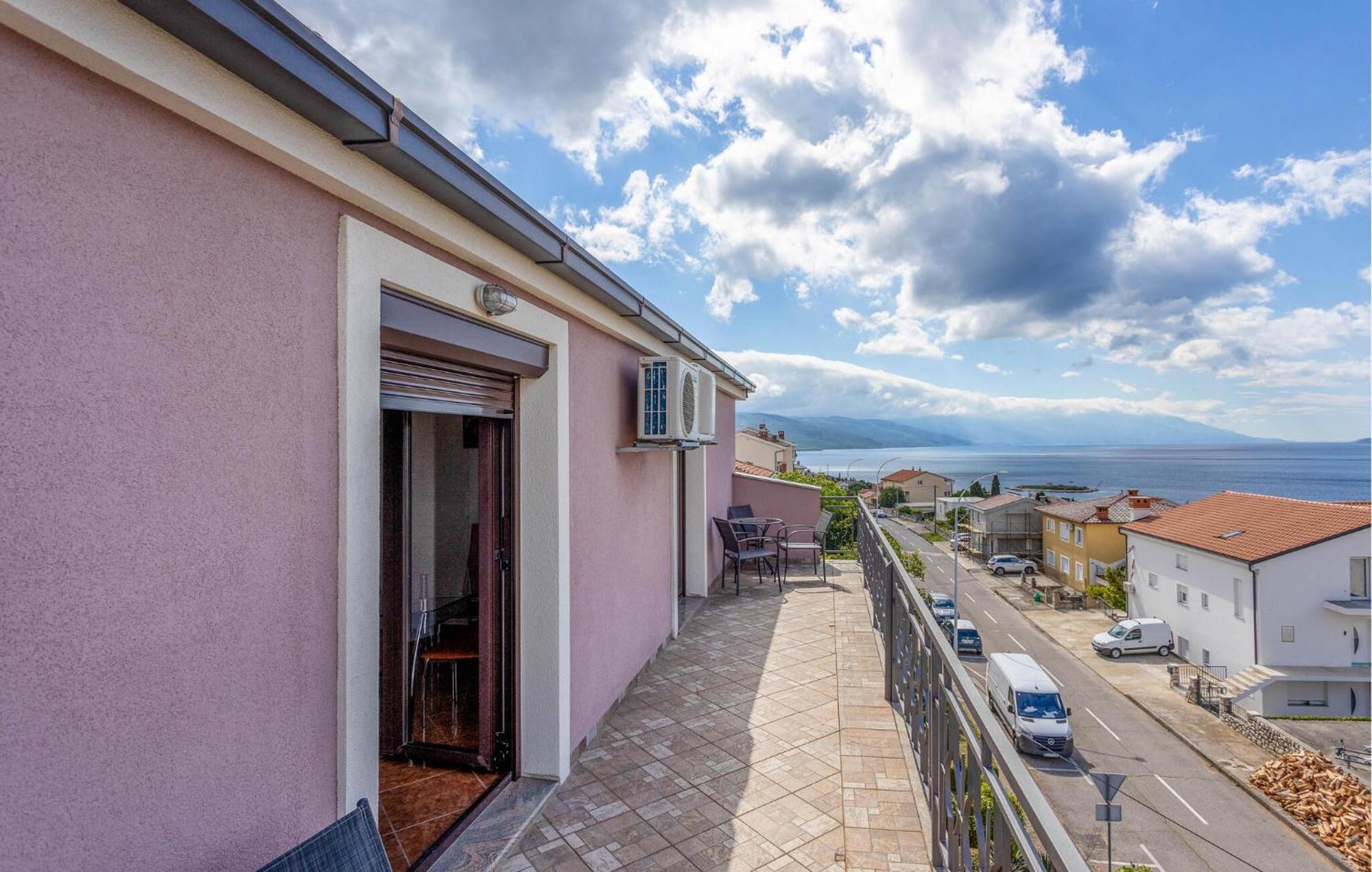 Cozy Apartment In Novi Vinodolski With Kitchen Esterno foto