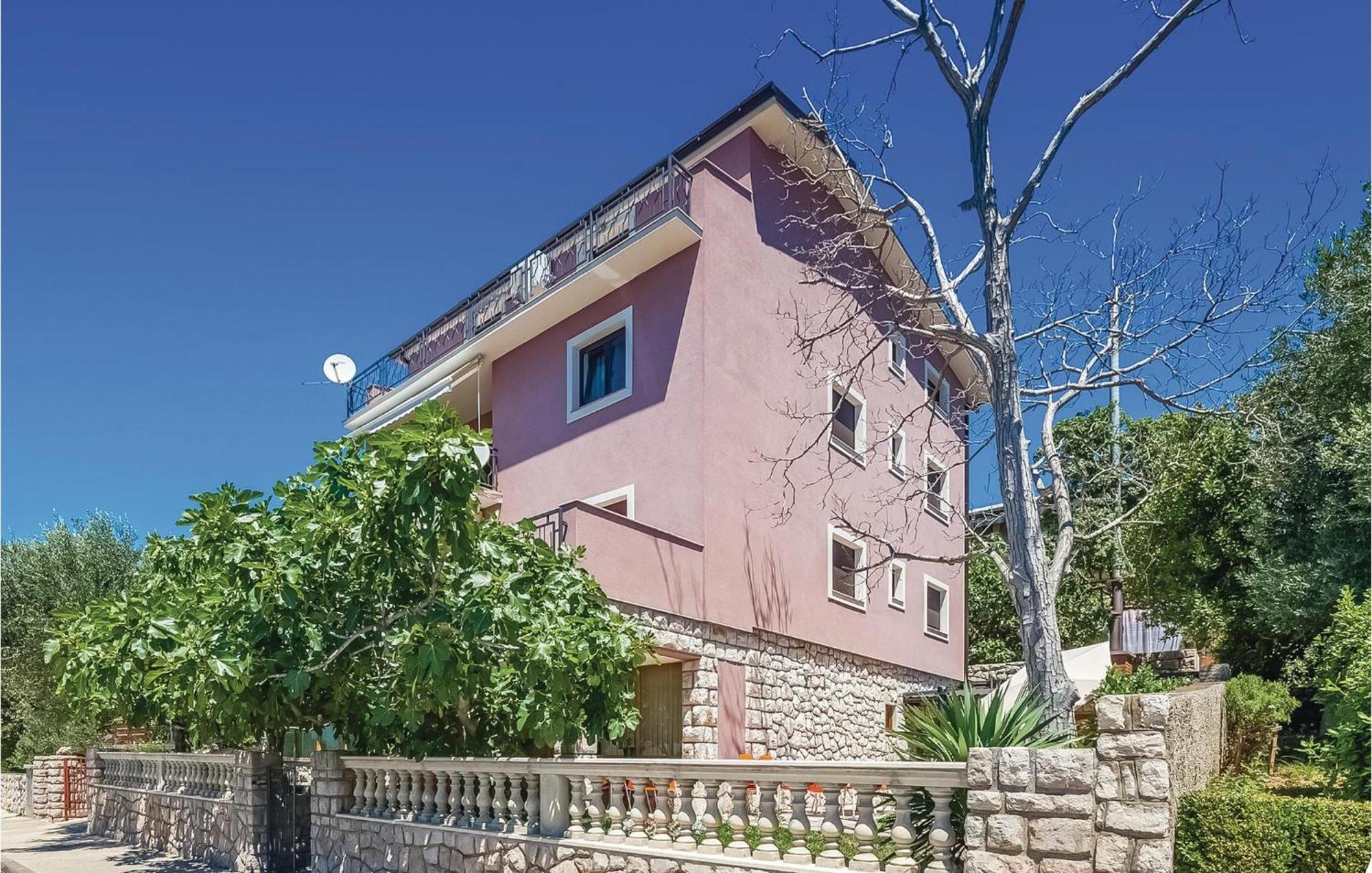 Cozy Apartment In Novi Vinodolski With Kitchen Esterno foto